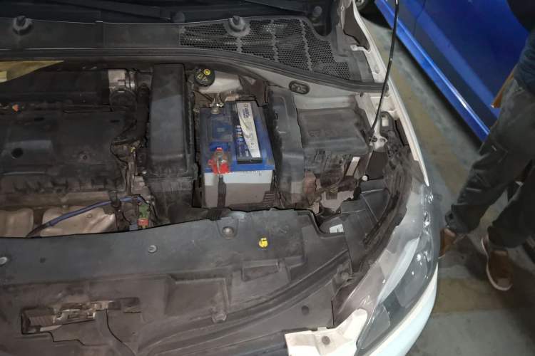 Used Peugeot 301 2014 1.6L Manual Comfort Edition Engine Bay Left