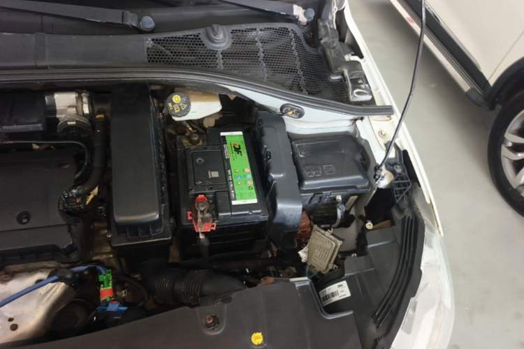 Used Peugeot 301 2014 1.6L Manual Comfort Edition Engine Bay Left