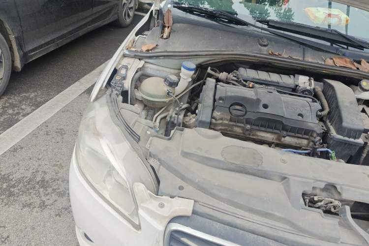 Used Peugeot 301 2014 1.6L Manual Comfort Edition Engine Bay Right