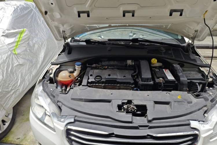 Used Peugeot 301 2014 1.6L Manual Comfort Edition Engine Bay Right
