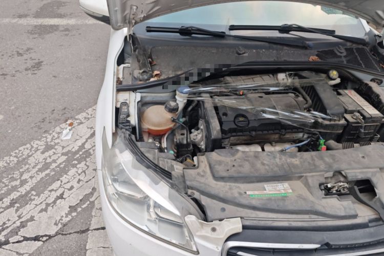 Used Peugeot 301 2014 1.6L Manual Comfort Edition Engine Bay Right