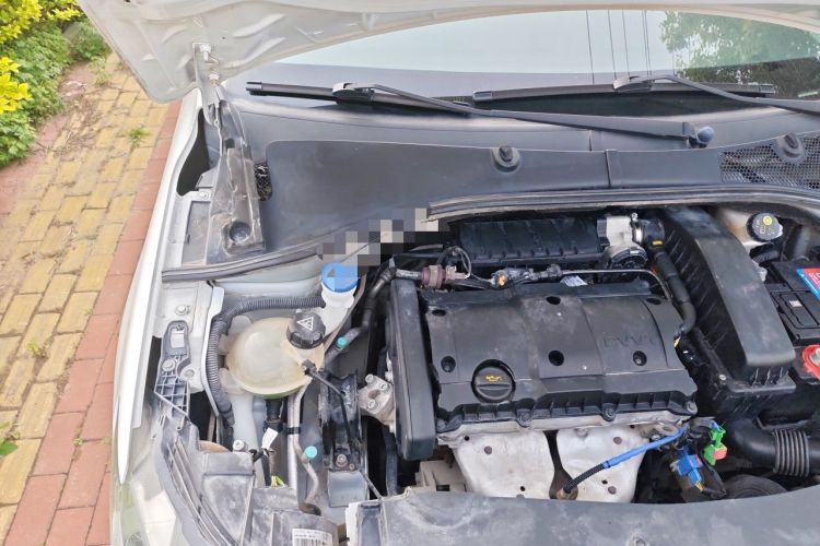 Used Peugeot 301 2014 1.6L Manual Comfort Edition Engine Bay Right