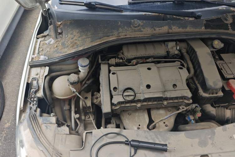 Used Peugeot 301 2014 1.6L Manual Luxury Edition Engine Bay Right