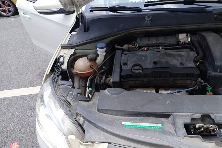 Used Peugeot 301 2014 1.6L Manual Comfort Edition Engine Bay Right