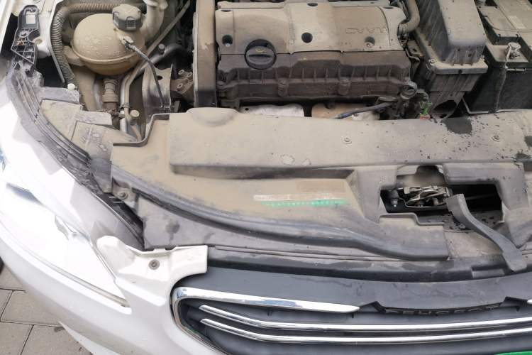 Used Peugeot 301 2014 1.6L Manual Comfort Edition Engine Bay Right