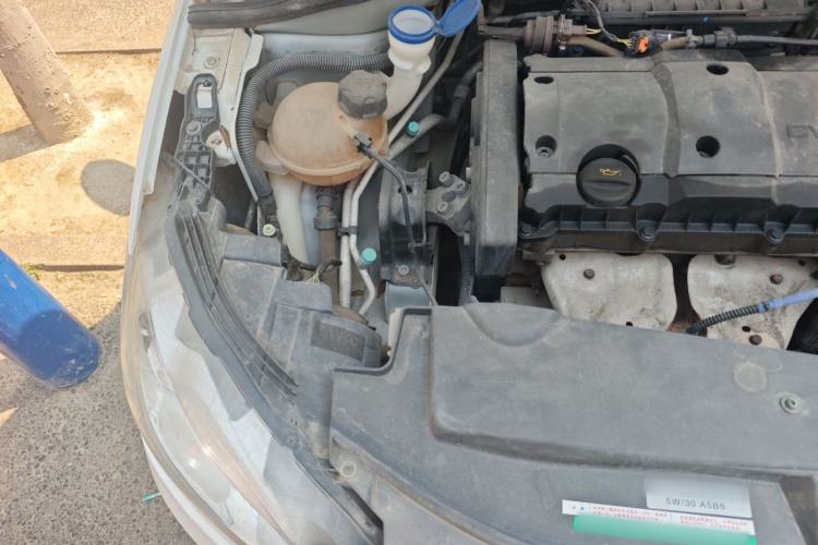 Used Peugeot 301 2014 1.6L Manual Comfort Edition Engine Bay Right
