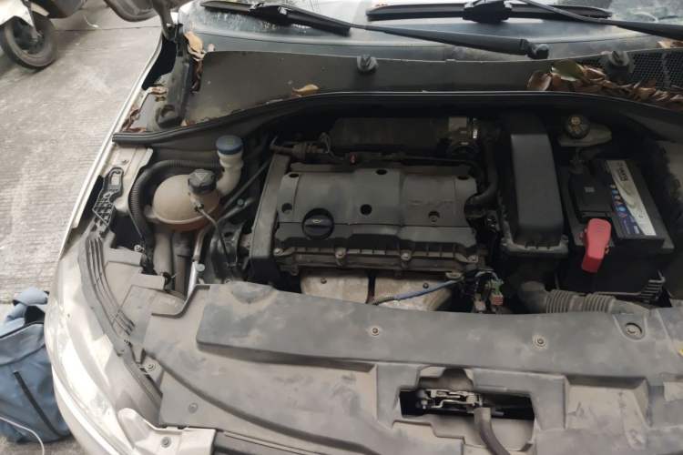 Used Peugeot 301 2014 1.6L Manual Comfort Edition Engine Bay Right