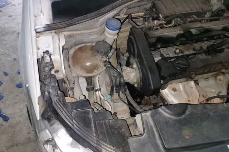 Used Peugeot 301 2014 1.6L Manual Comfort Edition Engine Bay Right