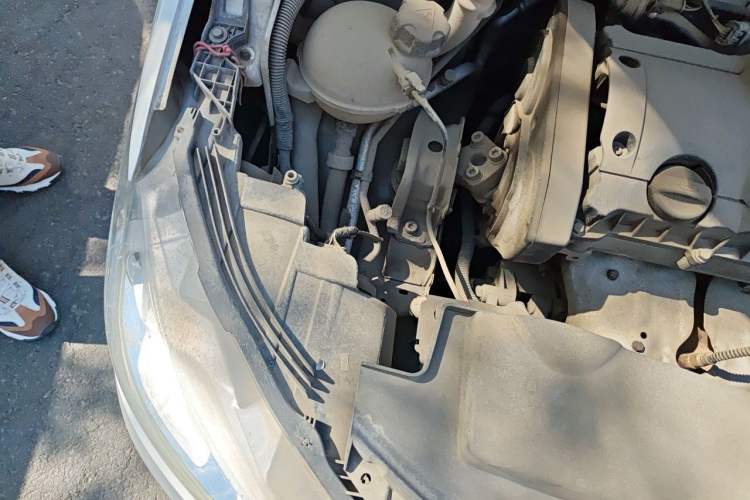 Used Peugeot 301 2014 1.6L Manual Comfort Edition Engine Bay Right