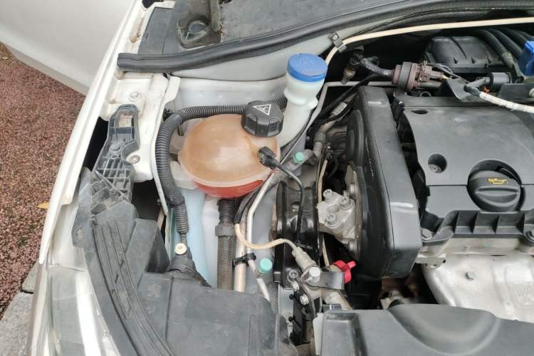 Used Peugeot 301 2014 1.6L Manual Comfort Edition CNG Engine Bay Right