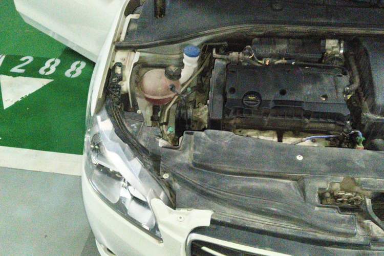Used Peugeot 301 2014 1.6L Manual Comfort Edition Engine Bay Right