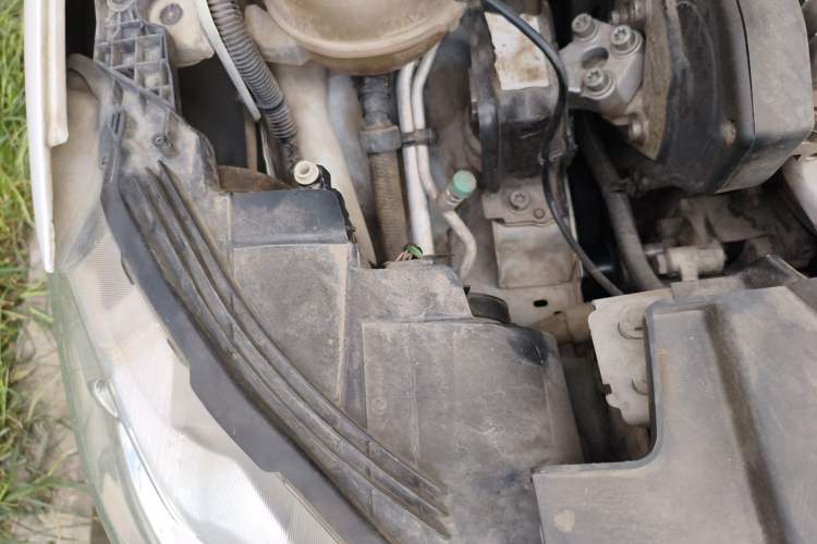 Used Peugeot 301 2014 1.6L Manual Luxury Edition Engine Bay Right