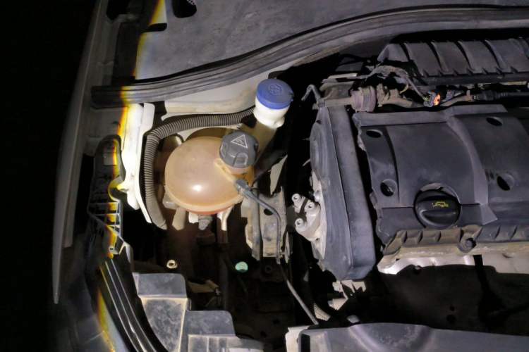 Used Peugeot 301 2014 1.6L Manual Comfort Edition Engine Bay Right
