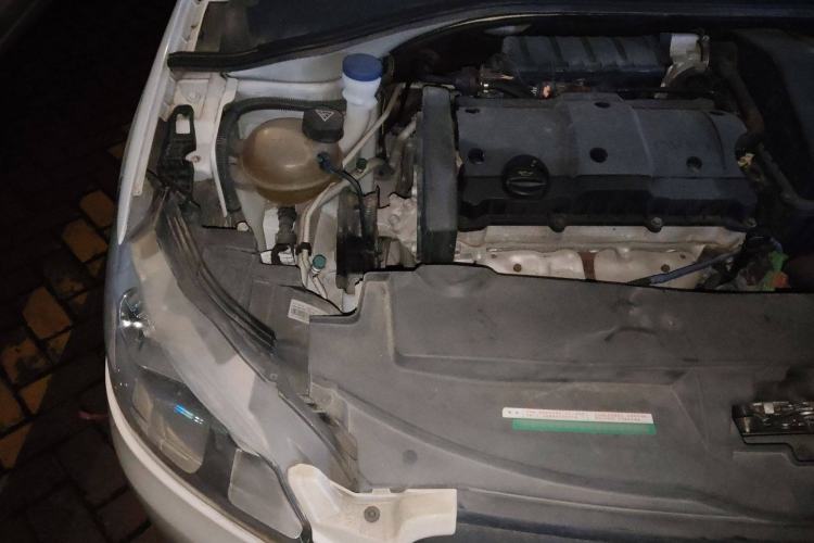Used Peugeot 301 2014 1.6L Manual Comfort Edition Engine Bay Right