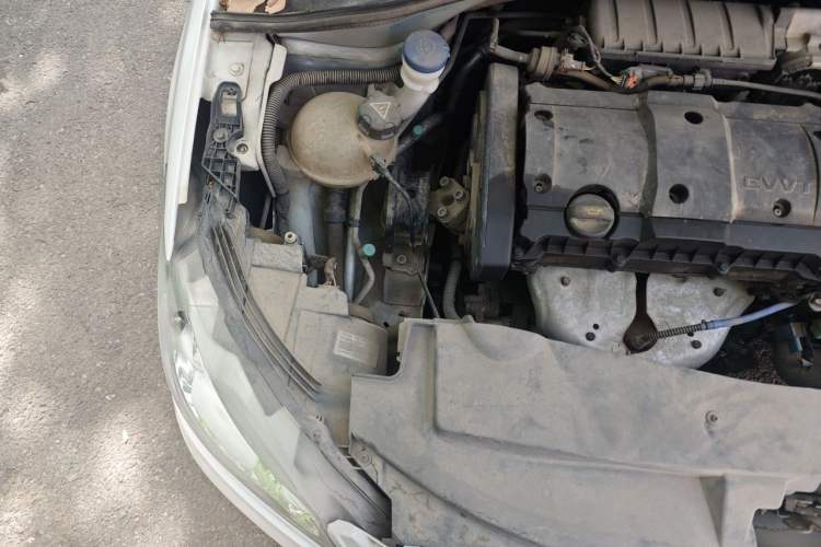 Used Peugeot 301 2014 1.6L Manual Comfort Edition Engine Bay Right