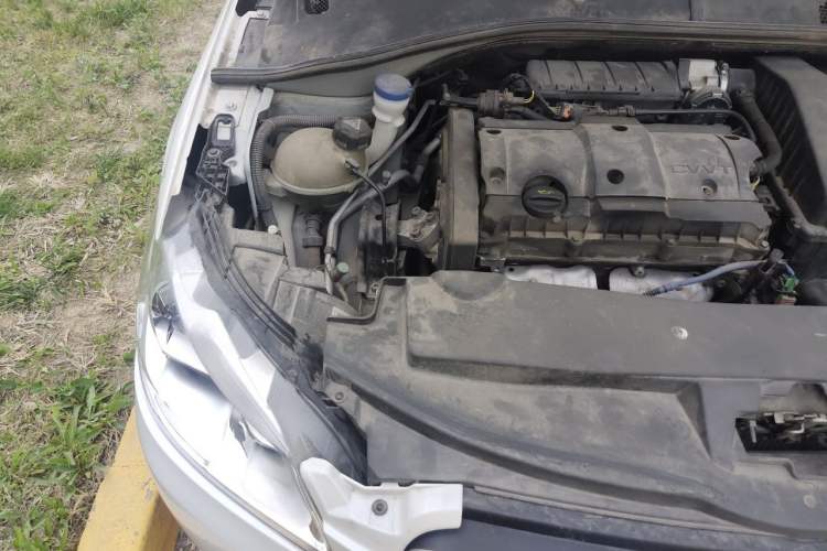 Used Peugeot 301 2014 1.6L Manual Comfort Edition Engine Bay Right