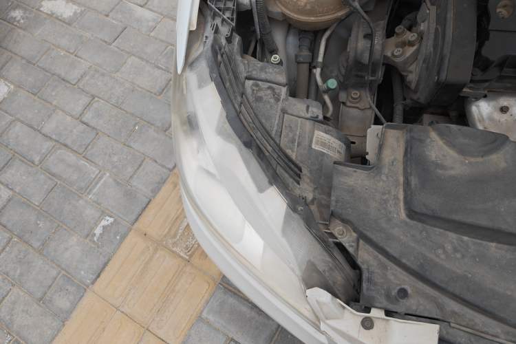 Used Peugeot 301 2014 1.6L Manual Luxury Edition Engine Bay Right
