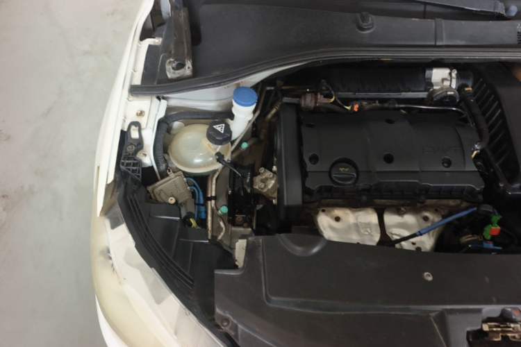 Used Peugeot 301 2014 1.6L Manual Comfort Edition Engine Bay Right