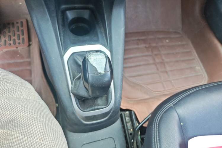 Used Peugeot 301 2014 1.6L Manual Comfort Edition Gear Lever