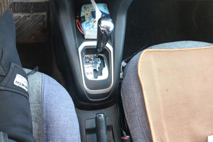 Used Peugeot 301 2014 1.6L Automatic Comfort Edition Gear Lever