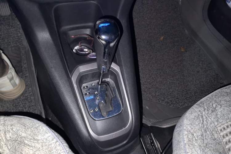 Used Peugeot 301 2014 1.6L Automatic Comfort Edition Gear Lever