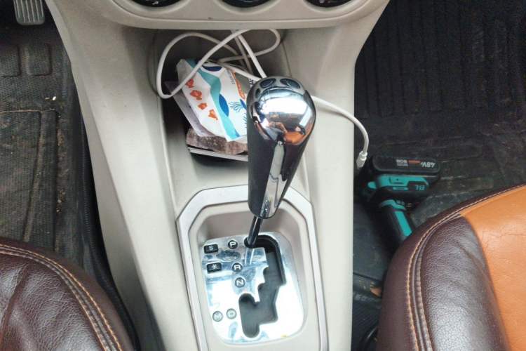 Used Peugeot 301 2014 1.6L Automatic Comfort Edition Gear Lever