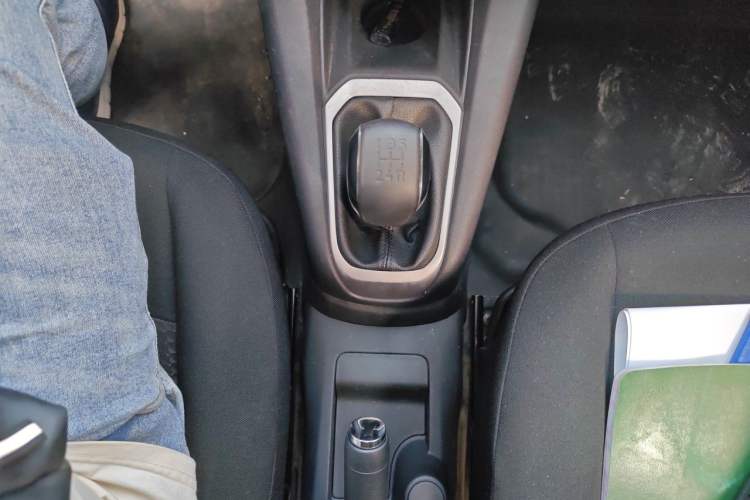 Used Peugeot 301 2014 1.6L Manual Comfort Edition Gear Lever