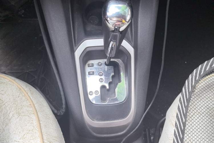Used Peugeot 301 2014 1.6L Automatic Comfort Edition Gear Lever