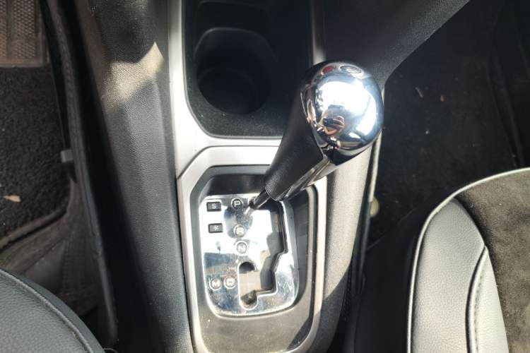 Used Peugeot 301 2014 1.6L Automatic Luxury Edition Gear Lever