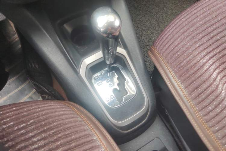 Used Peugeot 301 2014 1.6L Automatic Comfort Edition Gear Lever