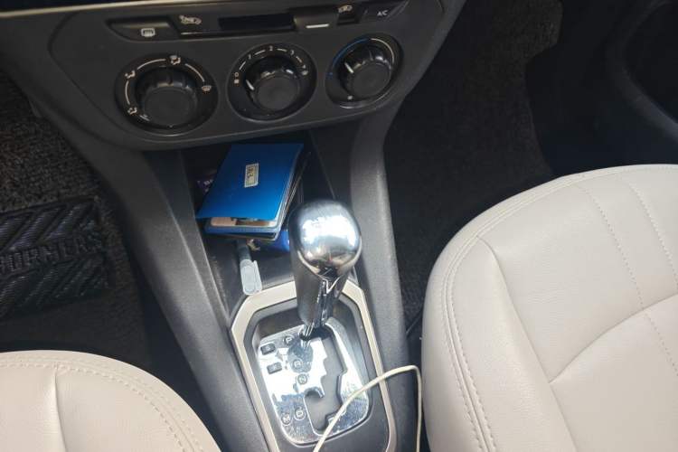 Used Peugeot 301 2014 1.6L Automatic Comfort Edition Gear Lever