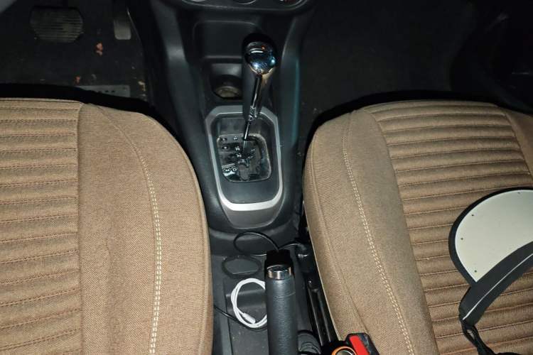 Used Peugeot 301 2014 1.6L Automatic Comfort Edition Gear Lever