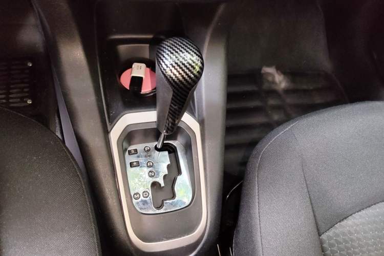 Used Peugeot 301 2014 1.6L Automatic Comfort Edition Gear Lever