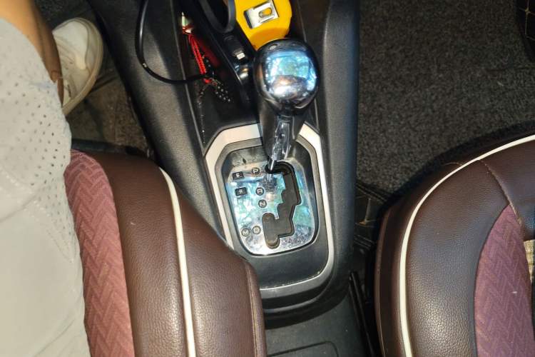 Used Peugeot 301 2014 1.6L Automatic Comfort Edition Gear Lever