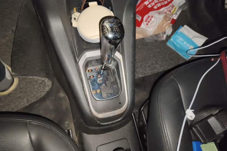 Used Peugeot 301 2014 1.6L Automatic Comfort Edition Gear Lever