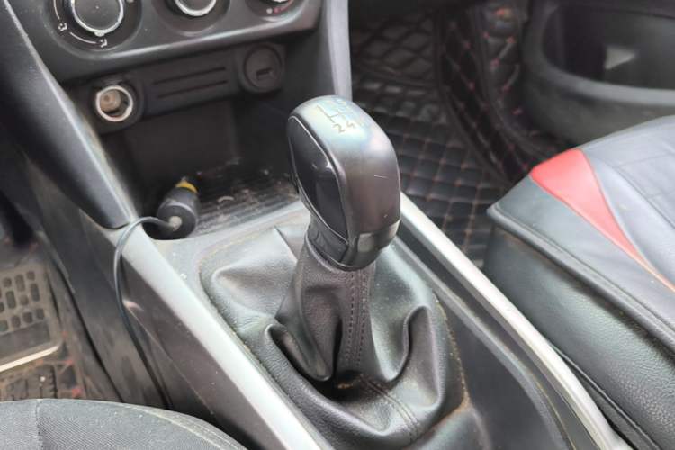 Used Peugeot 301 2014 1.6L Manual Comfort Edition CNG Gear Lever