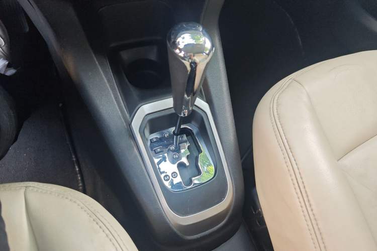Used Peugeot 301 2014 1.6L Automatic Comfort Edition Gear Lever