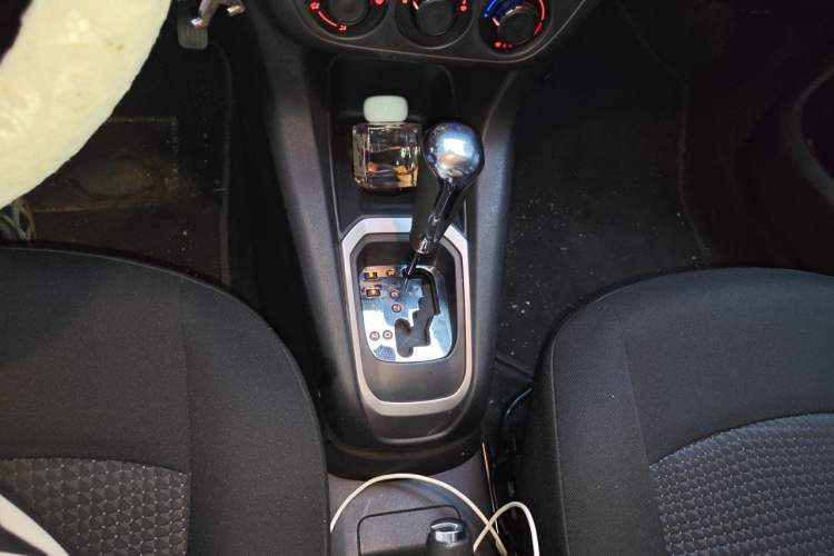 Used Peugeot 301 2014 1.6L Automatic Comfort Edition Gear Lever