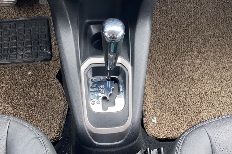 Used Peugeot 301 2014 1.6L Automatic Comfort Edition Gear Lever