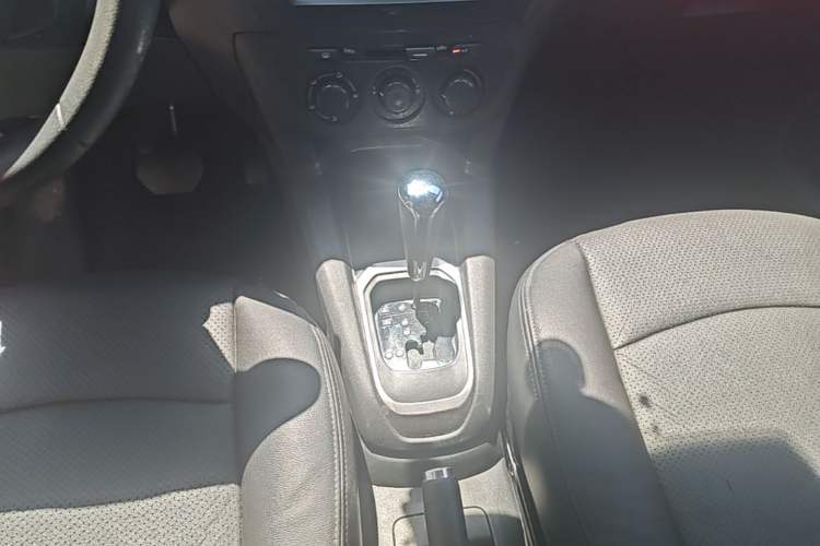 Used Peugeot 301 2014 1.6L Automatic Comfort Edition Gear Lever