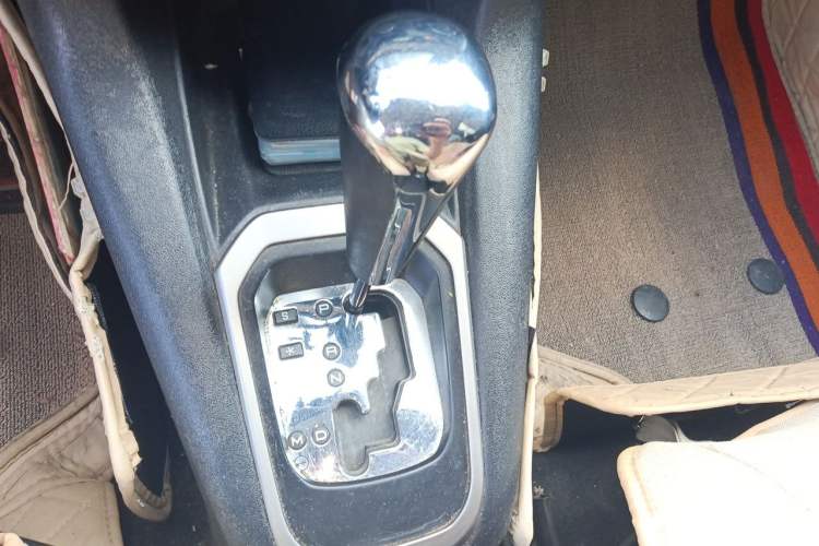 Used Peugeot 301 2014 1.6L Automatic Comfort Edition Gear Lever