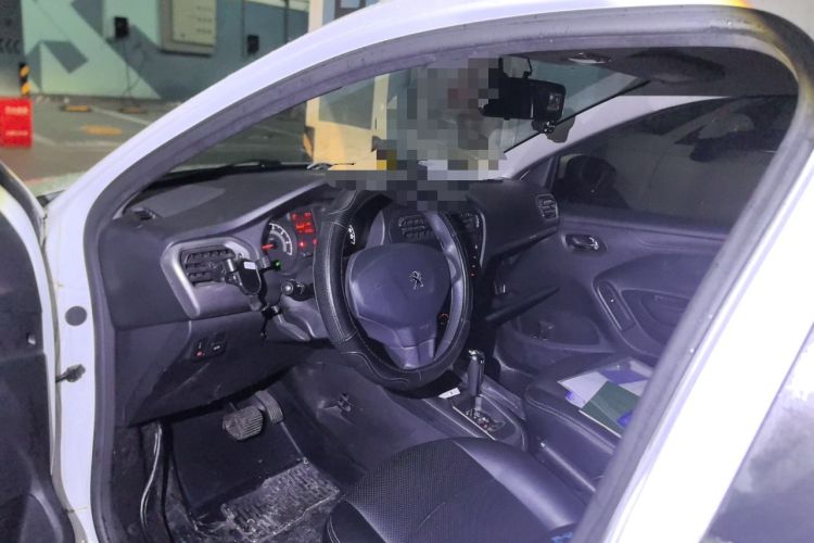 Used Peugeot 301 2014 1.6L Automatic Comfort Edition Headliner