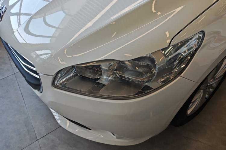 Used Peugeot 301 2014 1.6L Automatic Luxury Edition Left Front Headlight