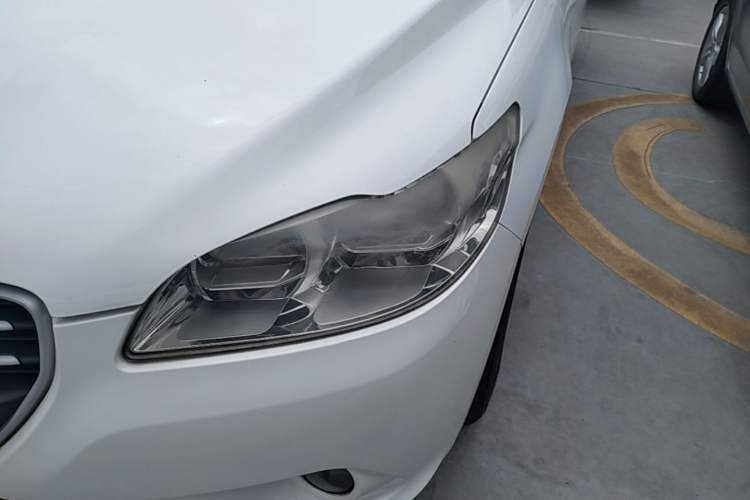 Used Peugeot 301 2014 1.6L Manual Comfort Edition Left Front Headlight