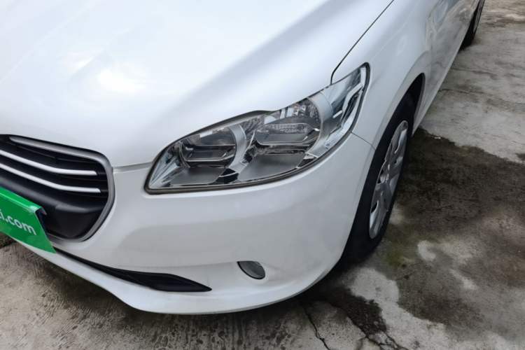 Used Peugeot 301 2014 1.6L Manual Comfort Edition Left Front Headlight