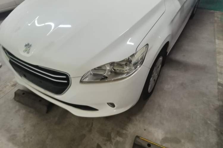 Used Peugeot 301 2014 1.6L Manual Comfort Edition Left Front Headlight