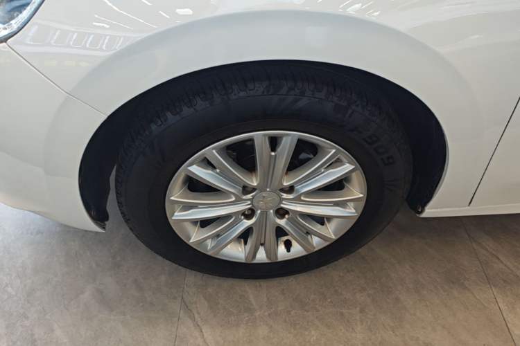 Used Peugeot 301 2014 1.6L Automatic Luxury Edition Left Front Wheel Hub