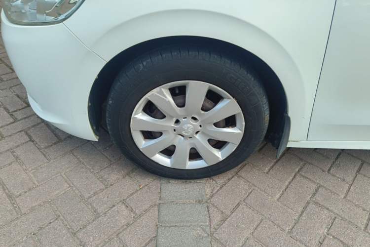 Used Peugeot 301 2014 1.6L Manual Comfort Edition Left Front Wheel Hub
