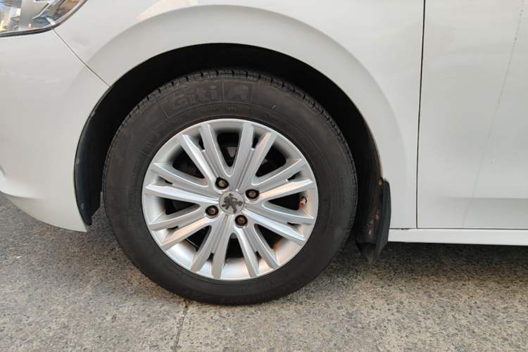 Used Peugeot 301 2014 1.6L Manual Comfort Edition Left Front Wheel Hub