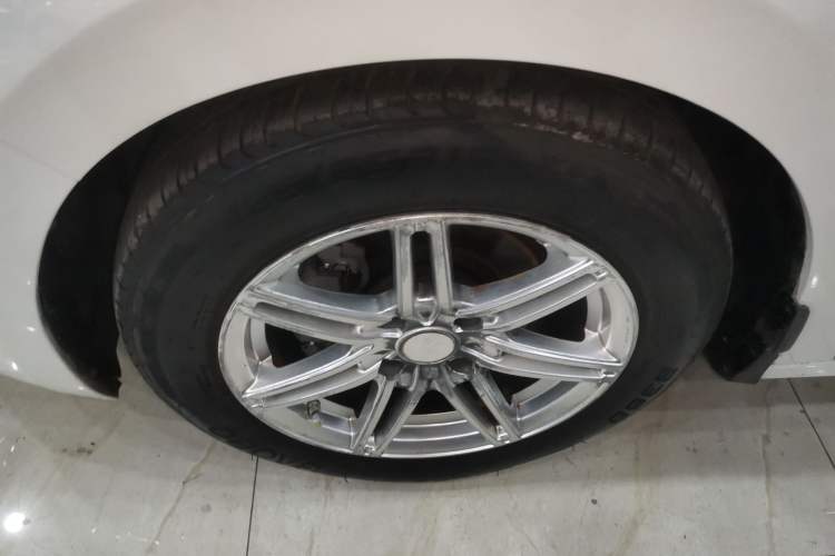 Used Peugeot 301 2014 1.6L Automatic Comfort Edition Left Front Wheel Hub